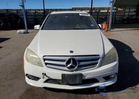 2010 Mercedes-Benz C 300 z USA, uszkodzony, nr VIN WDDGF5EB5AF410043